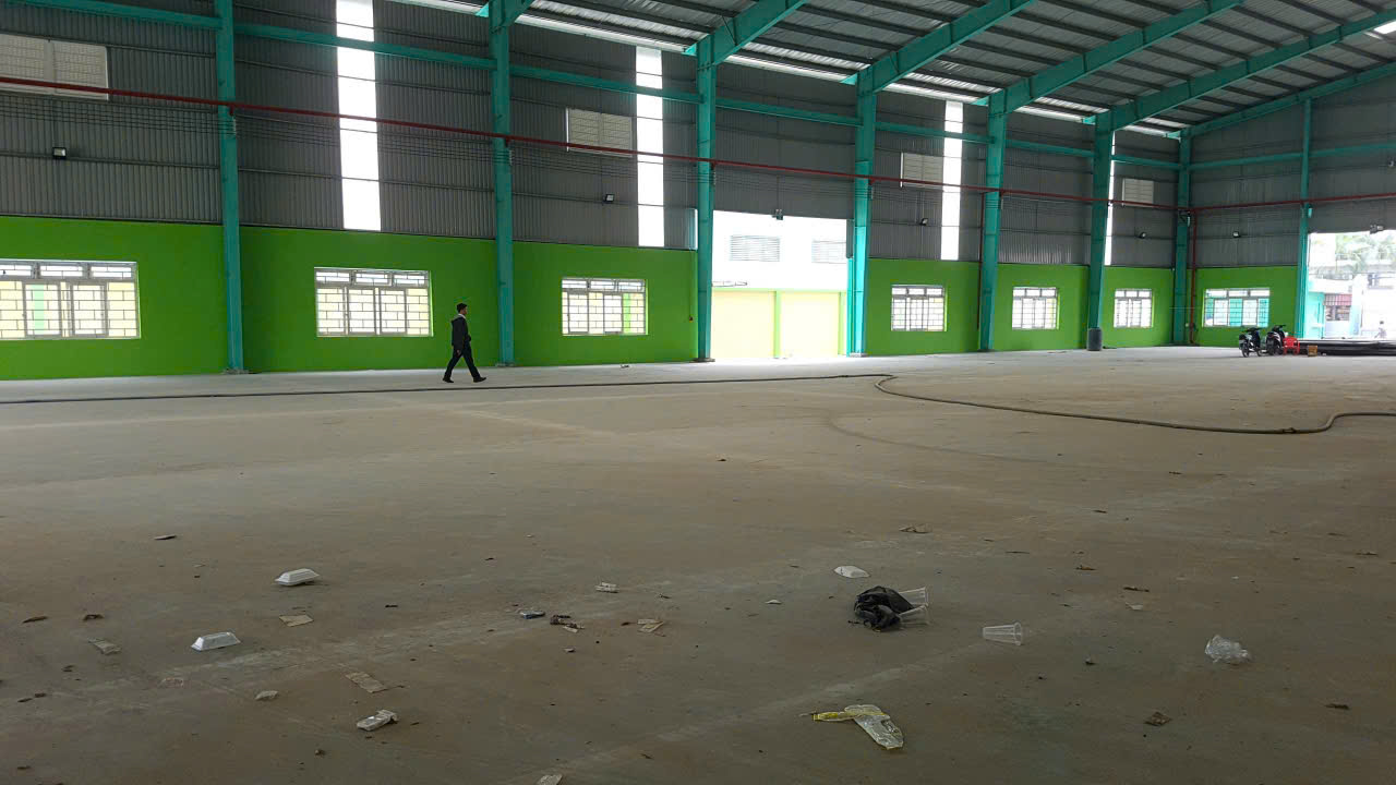 Nhà xưởng lớn giá tốt, 7500m² nền tráng sika, có văn phòng